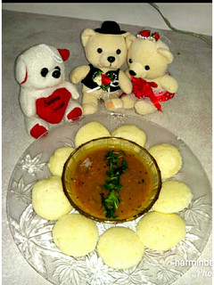 A picture of Idli Sambar.