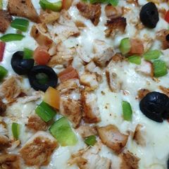 A picture of Cheesy Tikka Chunks Pizza.