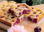 Une photo de clafoutis cerise