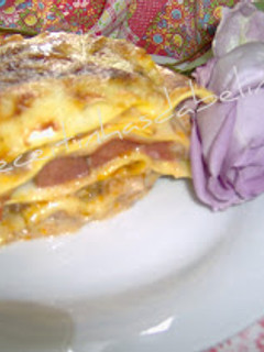 Foto de Lasanha com molho de francesinha e cerveja
