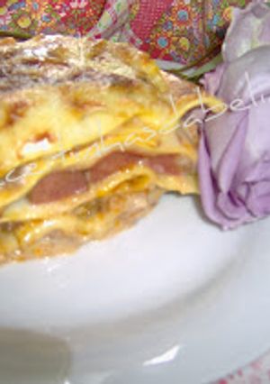 Foto de Lasanha com molho de francesinha e cerveja
