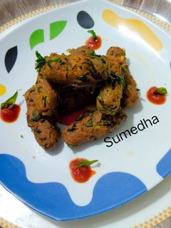 भाजणीचे मेथी मुठीया (bhajaniche methi muthiya recipe in marathi) रेसिपी चे मुख्य फोटो