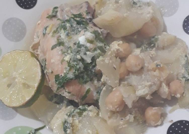 طاجين البسباس بالدجاج