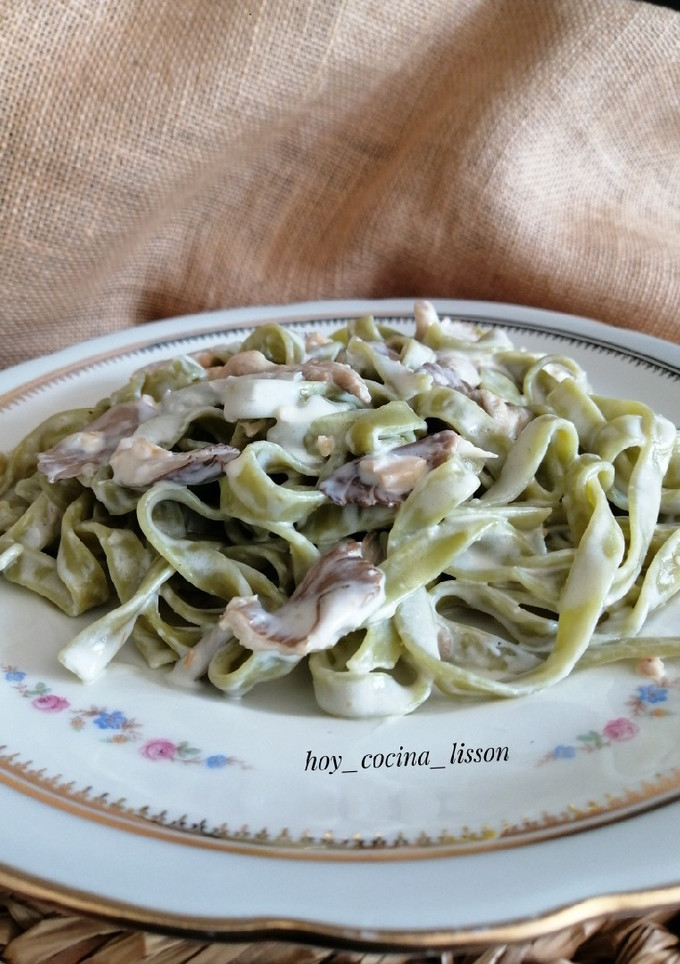 Una foto de Nidos de espinacas con gorgonzola y setas