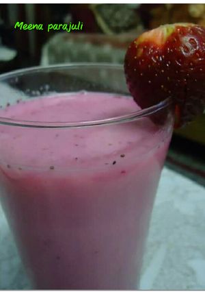 A picture of Homemade Strawberry shake 😊😊😊.
