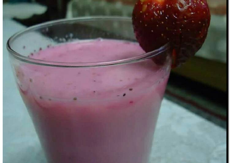 Homemade Strawberry shake 😊😊😊
