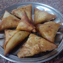 A picture of Chinese samosey.