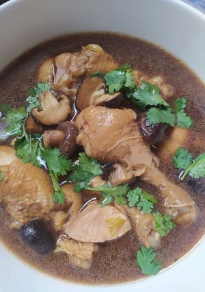 รูปของ น่องไก่ตุ๋นเห็ดหอม