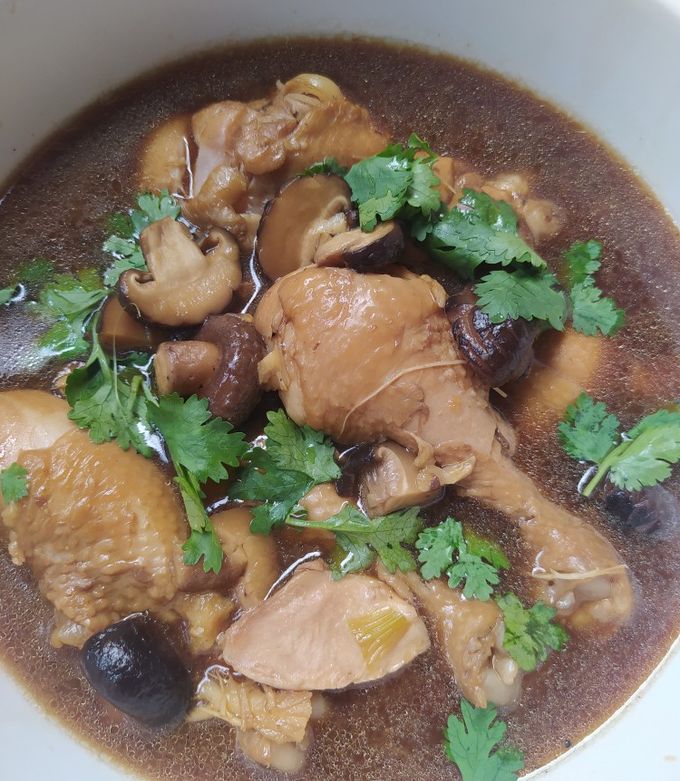 รูปของ น่องไก่ตุ๋นเห็ดหอม