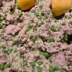 A picture of Chicken and Pesto Rice with Peas.