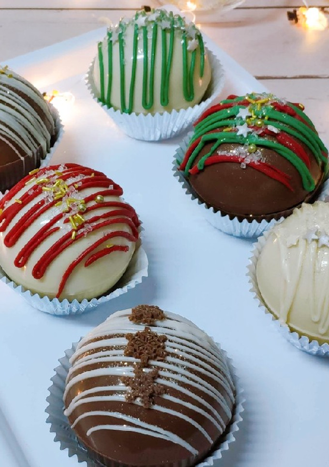 Una foto de Bombas de chocolate! Para derretir con leche caliente!