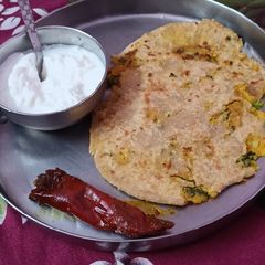 A picture of Radish potato paratha.