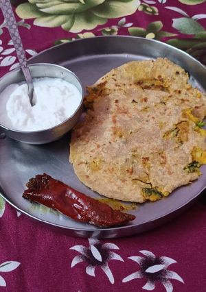A picture of Radish potato paratha.
