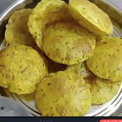 A picture of Masala Poori from left over sooji upama.