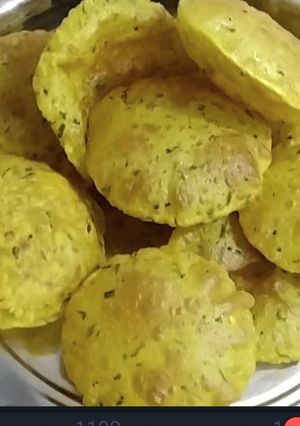A picture of Masala Poori from left over sooji upama.
