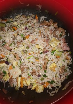 Una foto de Arroz Cantonés a mi estilo y fácil