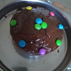 A picture of Parle -g biscuits cake.