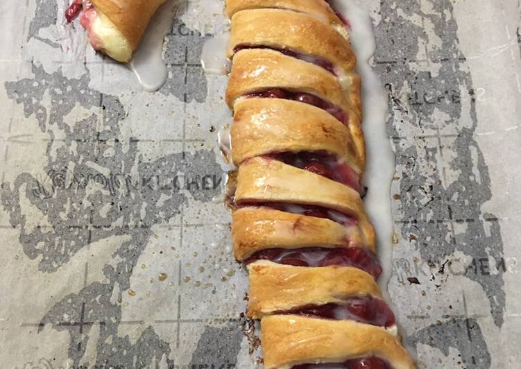 Step-by-Step Guide to Make Super Quick Homemade Candy cane danish