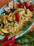 Insalata di Cous cous con pollo piccante, zucchine e pomodori🍅