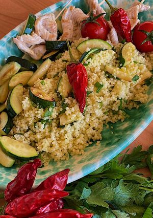 Foto di Insalata di Cous cous con pollo piccante, zucchine e pomodori🍅
