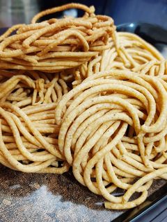 कुरकुरीत शेव (shev recipe in marathi) रेसिपी चे मुख्य फोटो