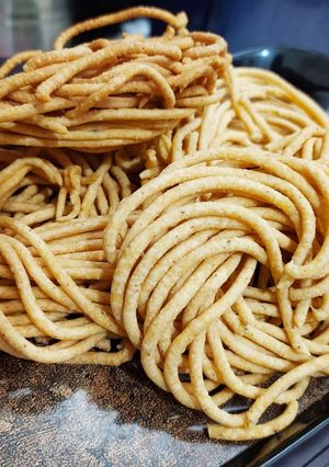 कुरकुरीत शेव (shev recipe in marathi) रेसिपी चे मुख्य फोटो 