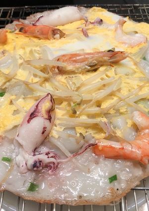 Hình của món Bánh xèo tôm mực trứng.