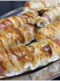 Una foto de Salchichas con queso hojaldradas