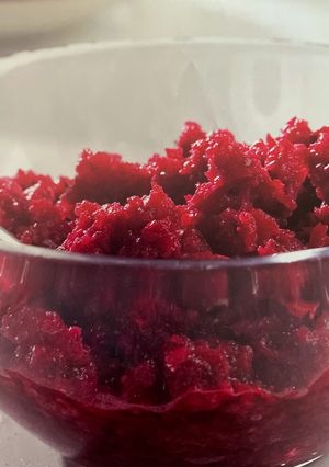 Zdjęcie przepisu Surówka z czerwonych buraków (Książka Thermomix).