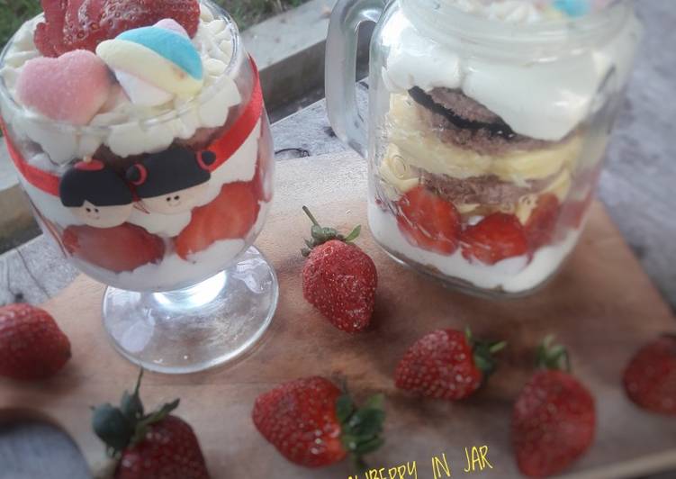 Biscuit Bread Strawberry in Jar