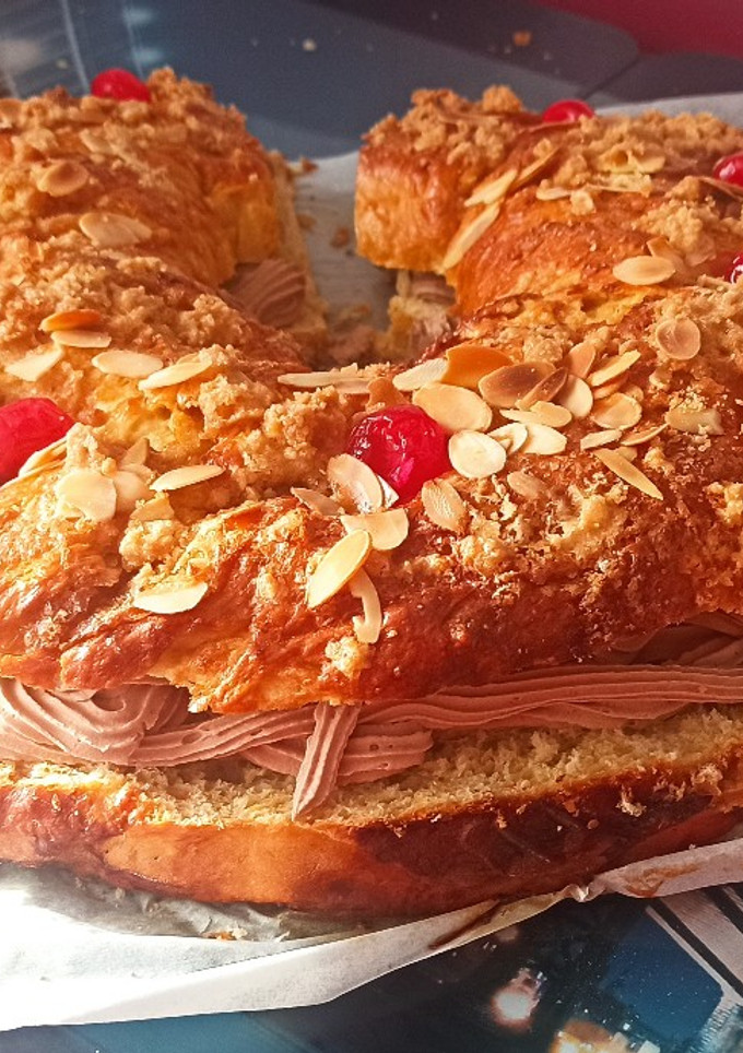Una foto de Roscón relleno de trufa