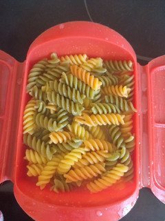 Una foto de Pasta sin gluten en estuche Lekue