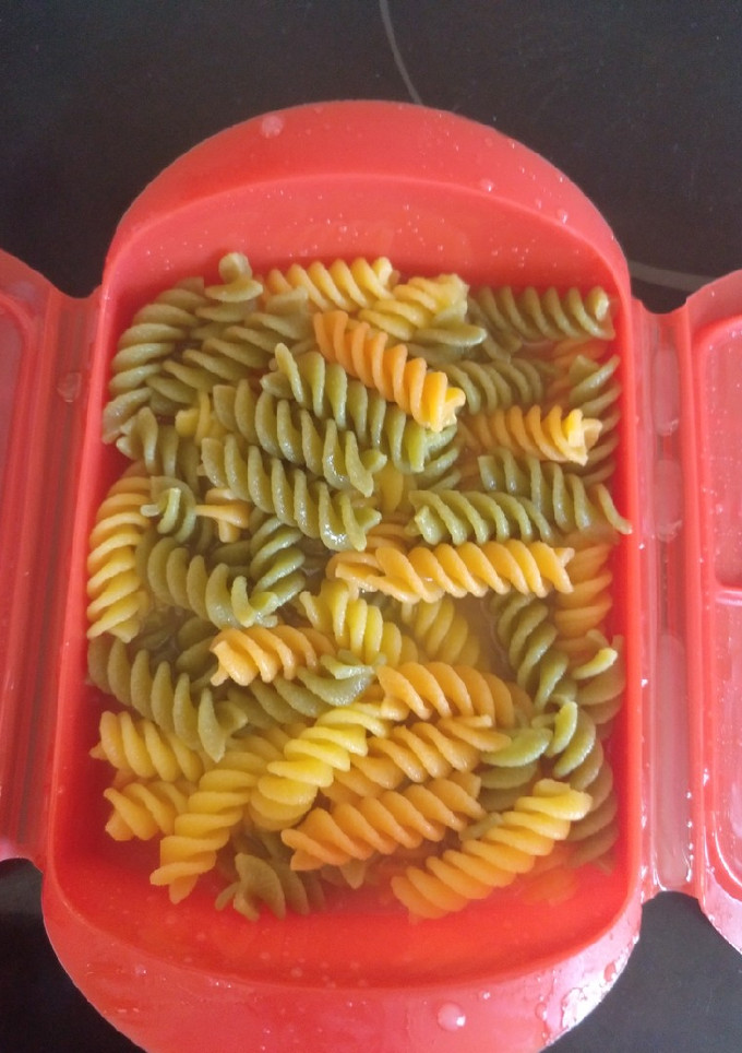 Una foto de Pasta sin gluten en estuche Lekue