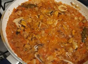 Una foto de Mix de calamares con arroz