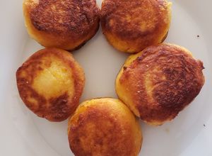 Una foto de Papas doradas con restos de puré