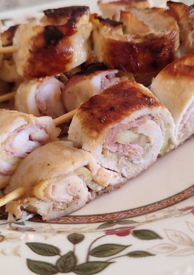 Una foto de Brochetas de pollo y calabacín a la plancha