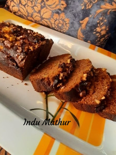 वॉलनट खजूर एगलेस केक (Walnut Khajoor Eggless cake recipe in Hindi) रेसिपी मुख्य फोटो