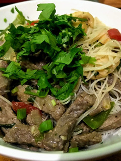 Una foto de Carne mongoleana al merkén con champiñones