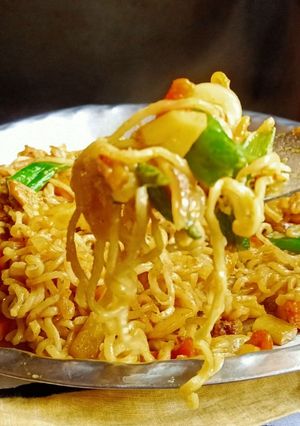 ঘরোয়া সব্জী ম্যাগি (gharoa sabji maggi recipe in Bengali) রেসিপির প্রধান ছবি