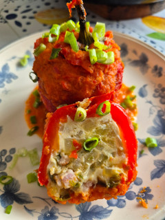 Una foto de Pimientos rojos rellenos con tortilla de patatas