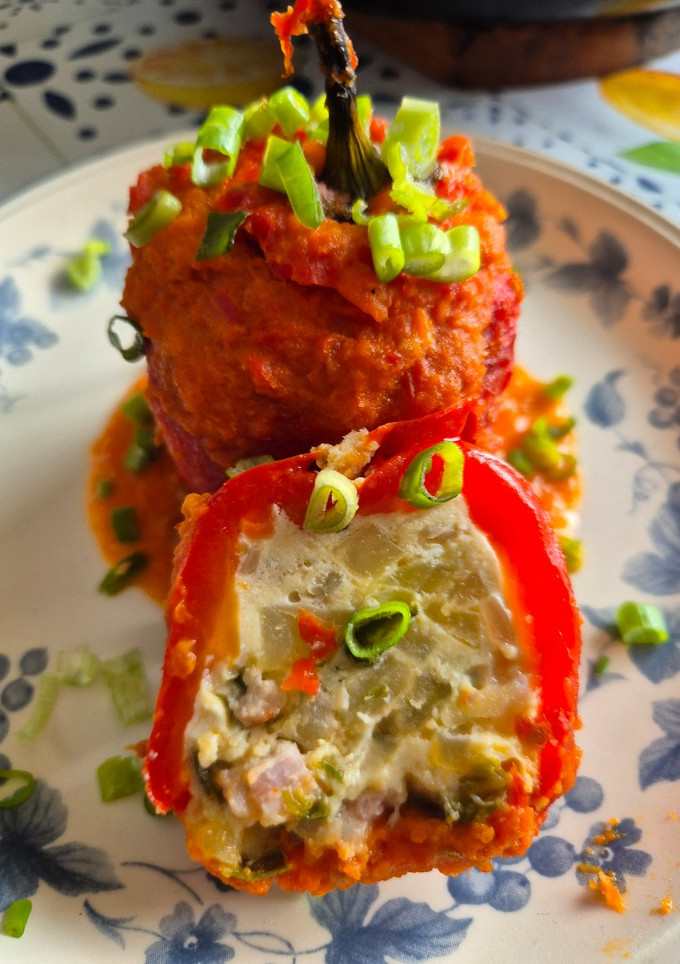 Una foto de Pimientos rojos rellenos con tortilla de patatas