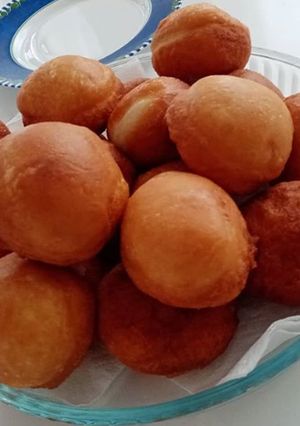 O poză a rețetei Gogoşi pufoase, mari, ca la gogoşerie.