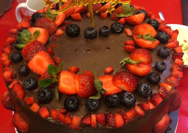 Banana cake with chocolate ganache Banana cake with chocolate ganache