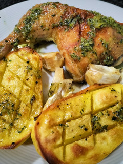 Una foto de Pollo al horno con patatas