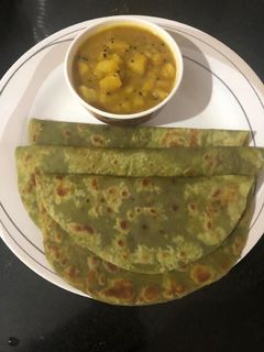 पालक पराठा (Palak paratha recipe in Hindi) रेसिपी मुख्य फोटो