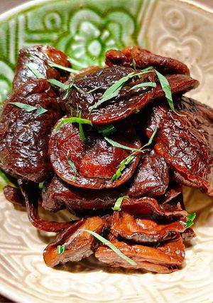Hình của món Nấm tràm khô kho lá sả.