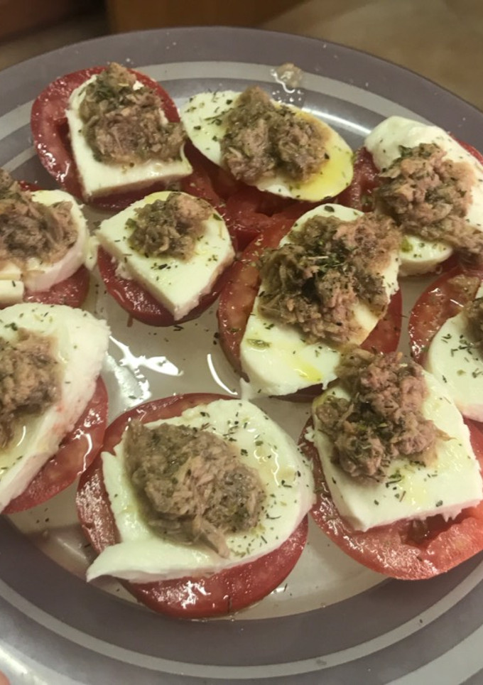 Una foto de Ensalada de tomate 🍅