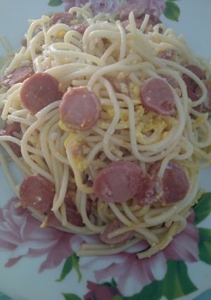Una foto de Espagueti arrebozado con Hot dog