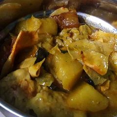 A picture of Potato papad curry.