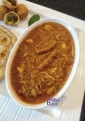 સૂરણ ગાંઠીયા બટાકાનું શાક (Suran Gathiya Potato Shak Recipe in Gujarati) રેસીપી મુખ્ય ફોટો
